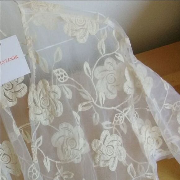 ✨HP✨FLORAL EMBROIDERED SHEER KIMONO✨ - Picture 5 of 10